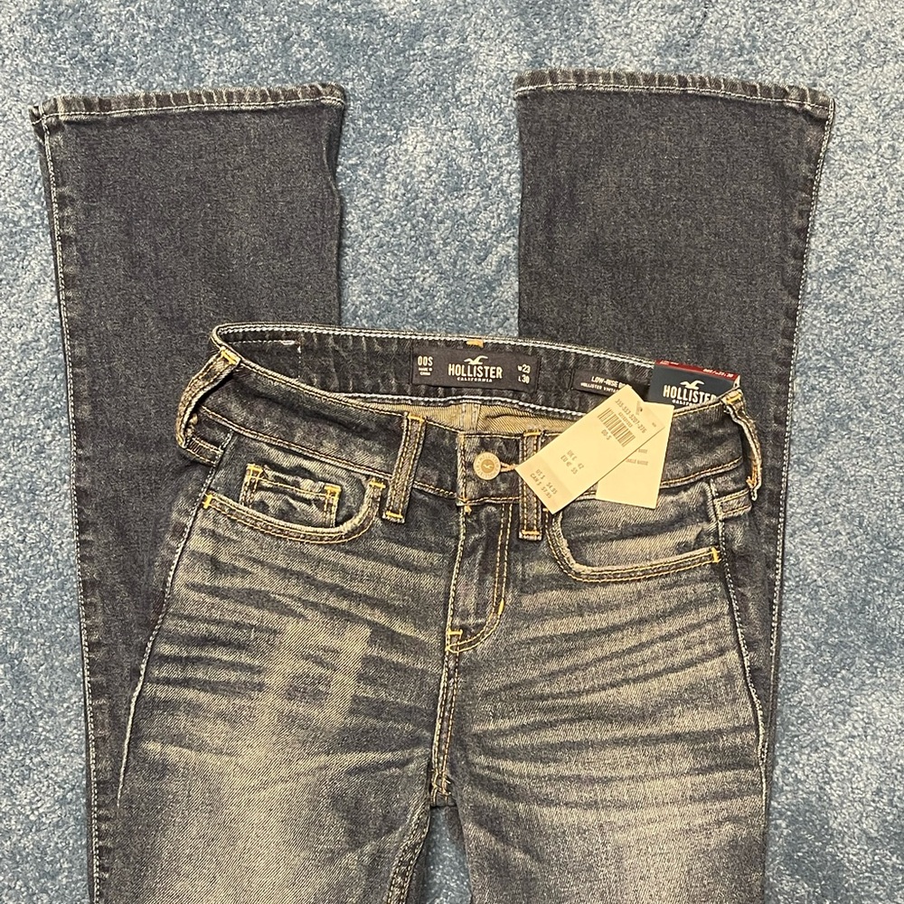 NWT Hollister Low rise, boot-cut jeans size 00S
